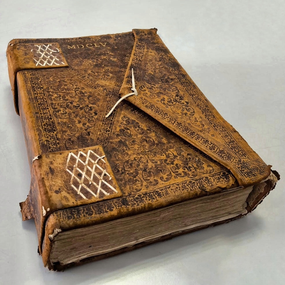 Catasto descrittivo della Magnifica Comunità di Ventimiglia con gli “Otto luoghi”
1655, volume manoscritto, 31 x 42,5 x 9 cm
SASV, Magnifica Comunità di Ventimiglia, vol. 206